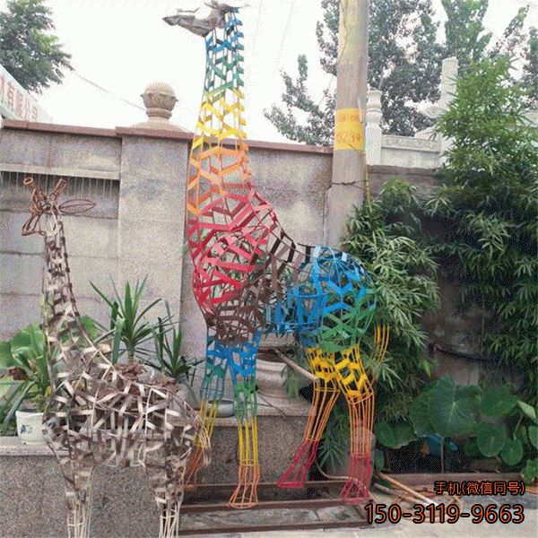 不銹鋼長(cháng)頸鹿_鏤空鐵藝動(dòng)物雕塑