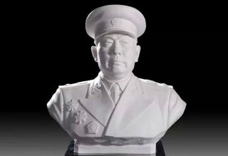 漢白玉欄桿的海報設計風(fēng)格是什么樣的？