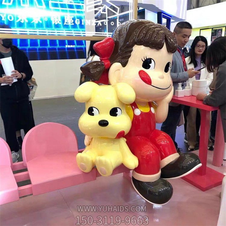 商場(chǎng)創(chuàng  )意座椅上的玻璃鋼卡通人物景觀(guān)