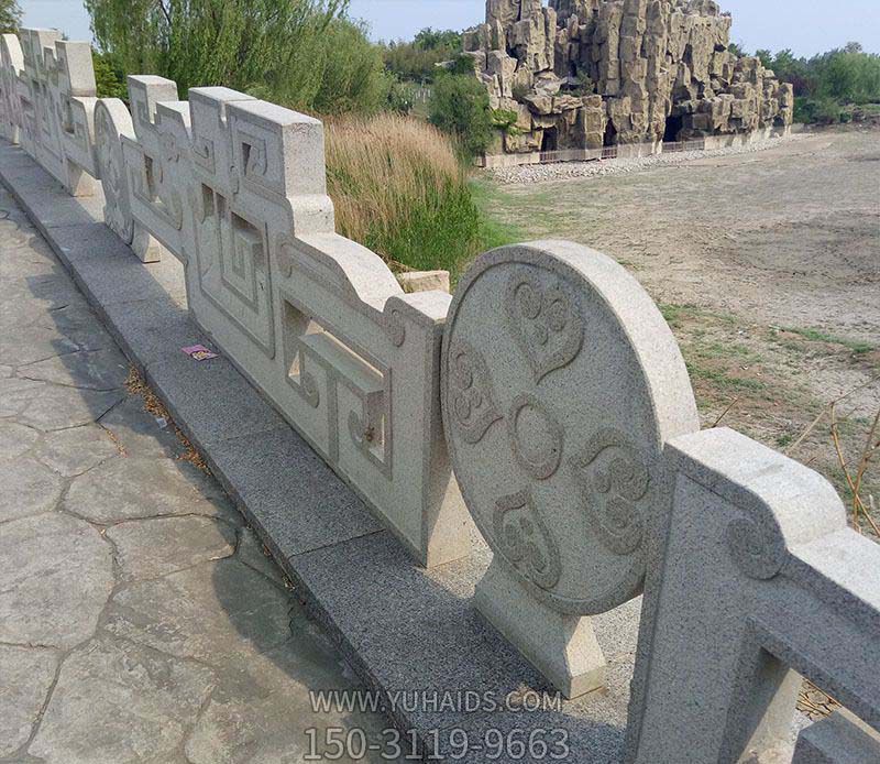 花崗巖公園石拱橋創(chuàng )意造型防護欄桿雕塑