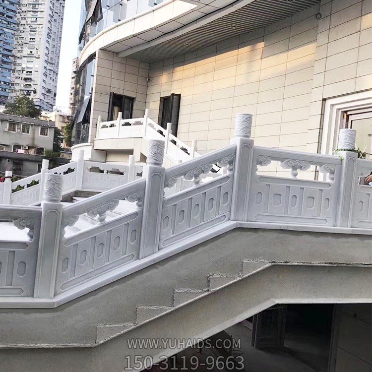 別墅小區戶(hù)外大理的護欄雕塑