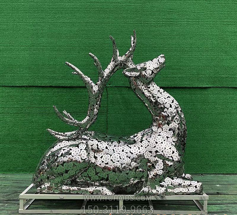 戶(hù)外不銹鋼創(chuàng )意臥著(zhù)的梅花鹿雕塑