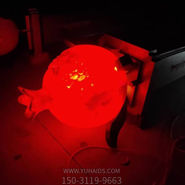 仿真植物景觀(guān)玻璃鋼照明石榴雕塑