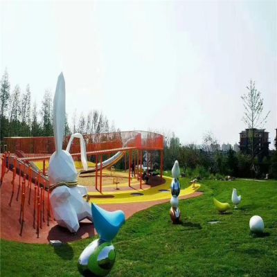 公園擺放不銹鋼鏡面人物景觀(guān)雕塑