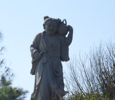 戶(hù)外大理石石雕扛著(zhù)籃子的藍采和雕塑