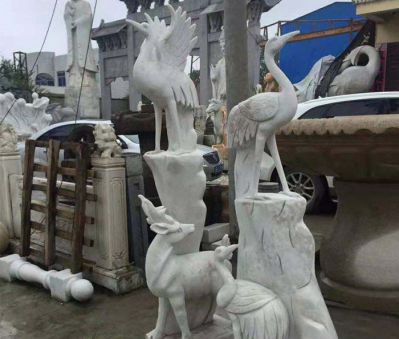 戶(hù)外景區漢白玉石雕站在樹(shù)干上的丹頂鶴雕塑