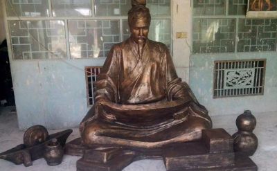 景區玻璃鋼仿銅古代人物坐著(zhù)的讀書(shū)雕塑