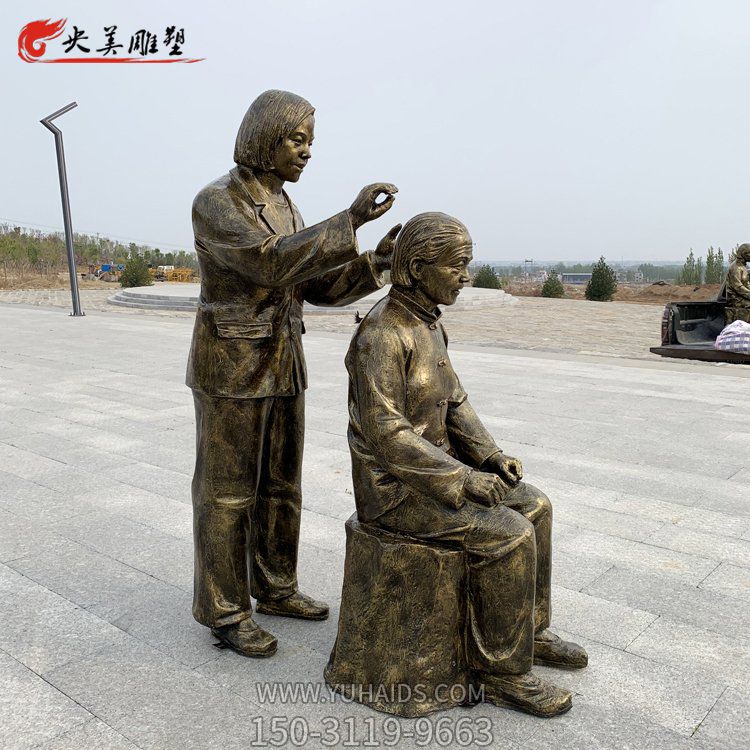   幫母親梳頭的情景人物擺件 街道戶(hù)外雕塑