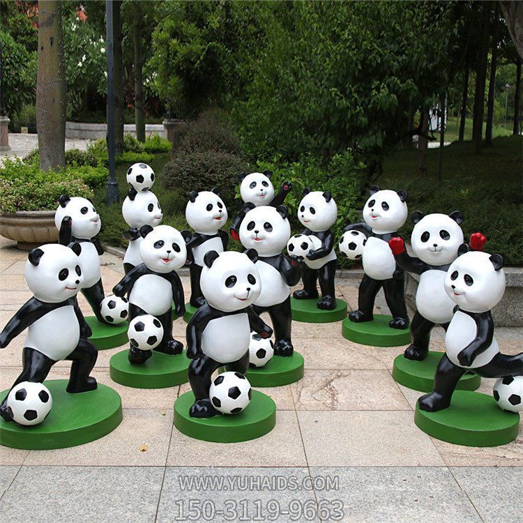 戶(hù)外公園玻璃鋼熊貓踢足球動(dòng)物擺件雕塑