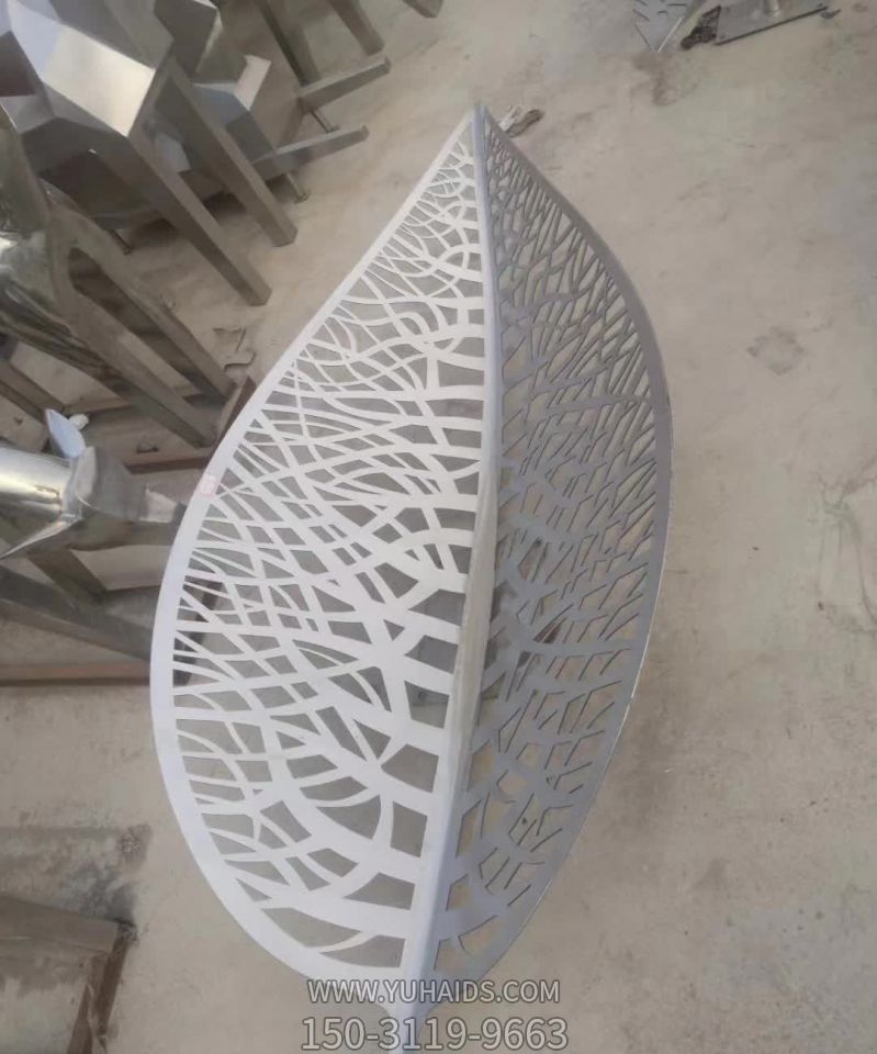 醫院藝術(shù)造型不銹鋼樹(shù)葉雕塑