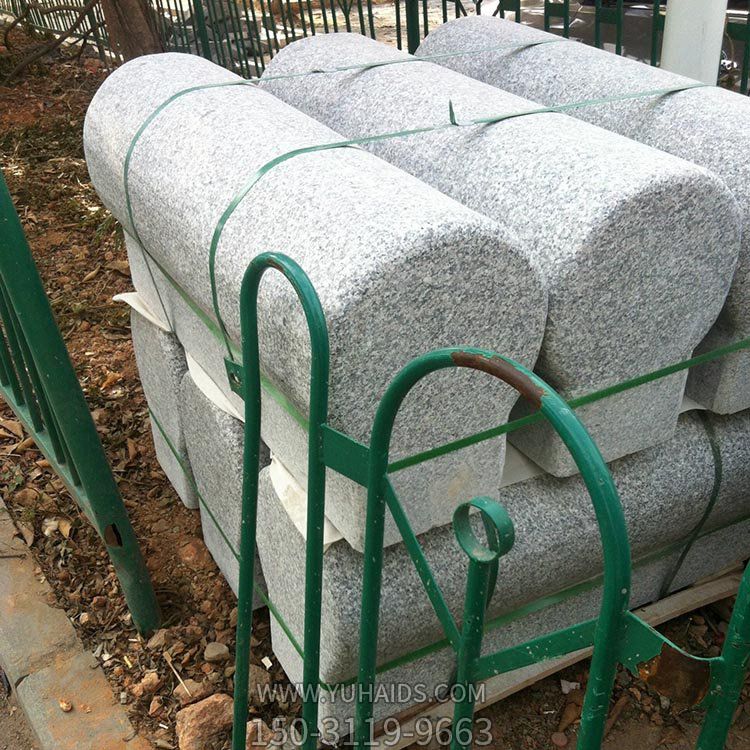 城市綠化建設花崗巖磚塊芝麻白擋車(chē)石雕塑
