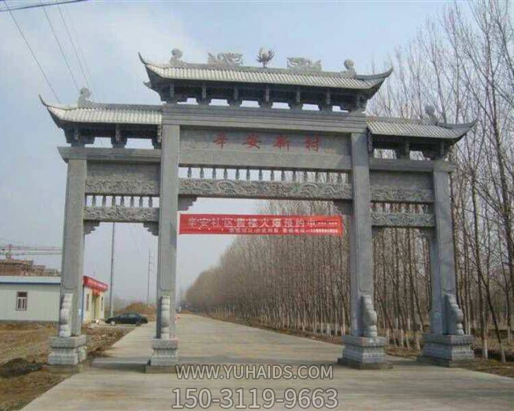 三間四柱仿古牌樓，青石村口入村牌坊雕塑