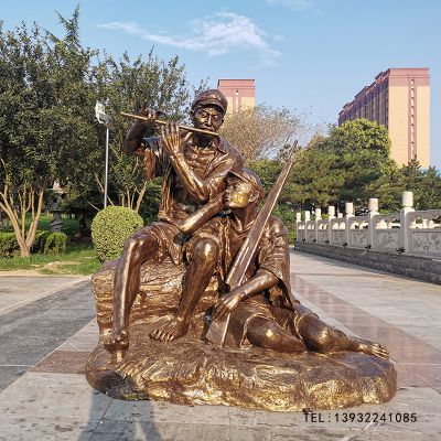 廣場(chǎng)玻璃鋼吹號角的八路軍雕塑