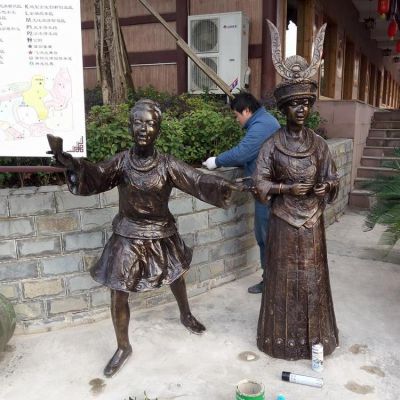 旅游景點(diǎn)擺放玻璃鋼仿銅少數民族人物雕塑