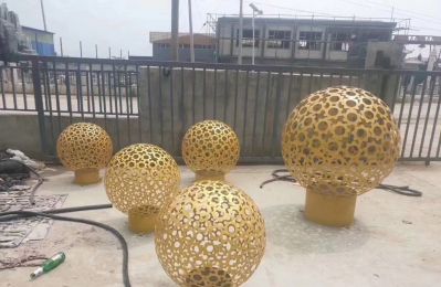 庭院別墅創(chuàng  )意金屬金色鏤空球雕塑