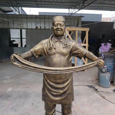 玻璃鋼仿銅戶(hù)外園林景觀(guān)拉拉面的人物雕塑