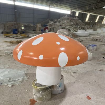 珠?？ㄍㄐ∧⒐降袼?公園景觀(guān)玻璃鋼蘑菇雕塑