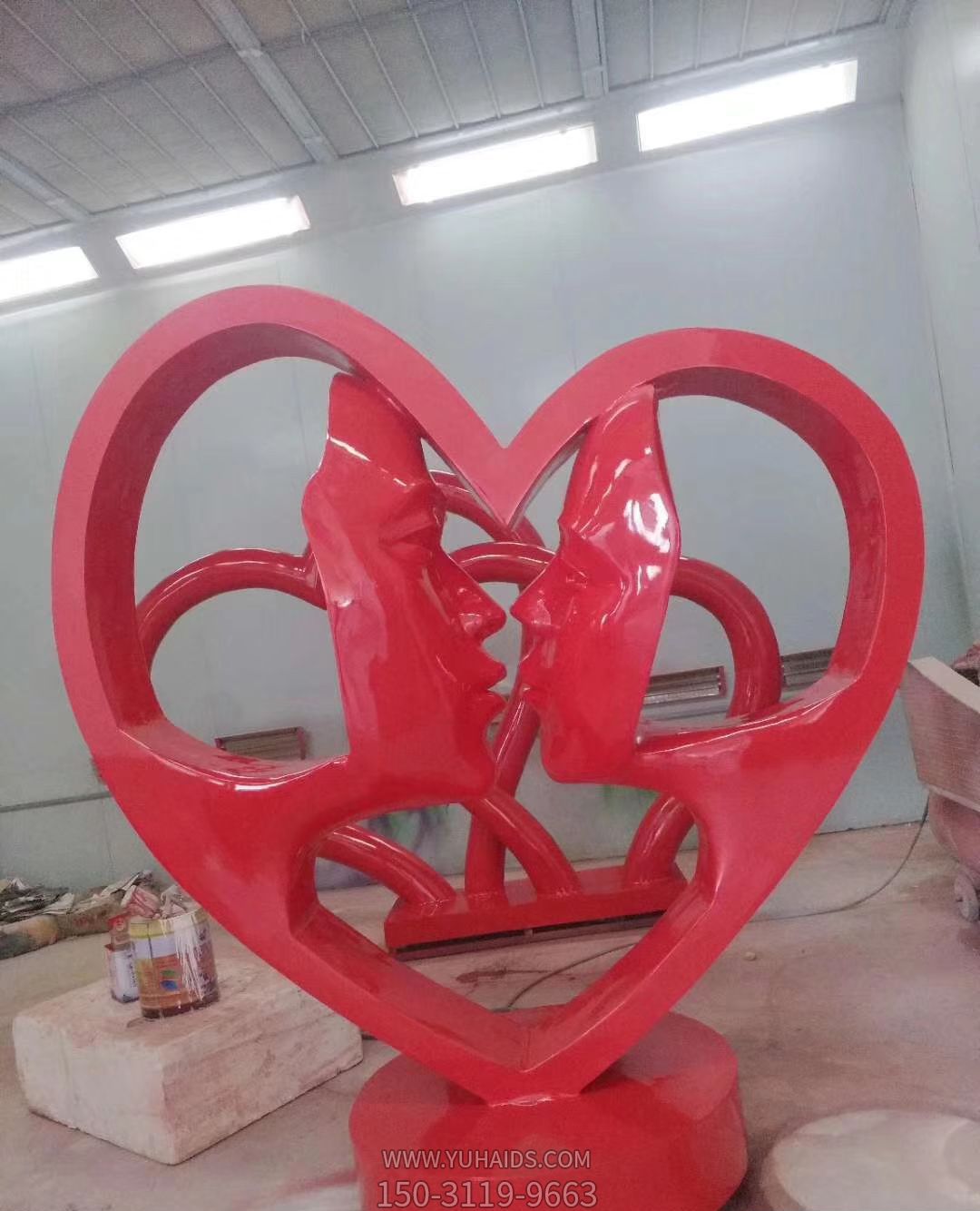 公園玻璃鋼創(chuàng )意親吻愛(ài)心雕塑