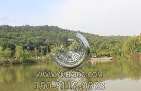 水中不銹鋼創(chuàng )意半圓齒輪雕塑