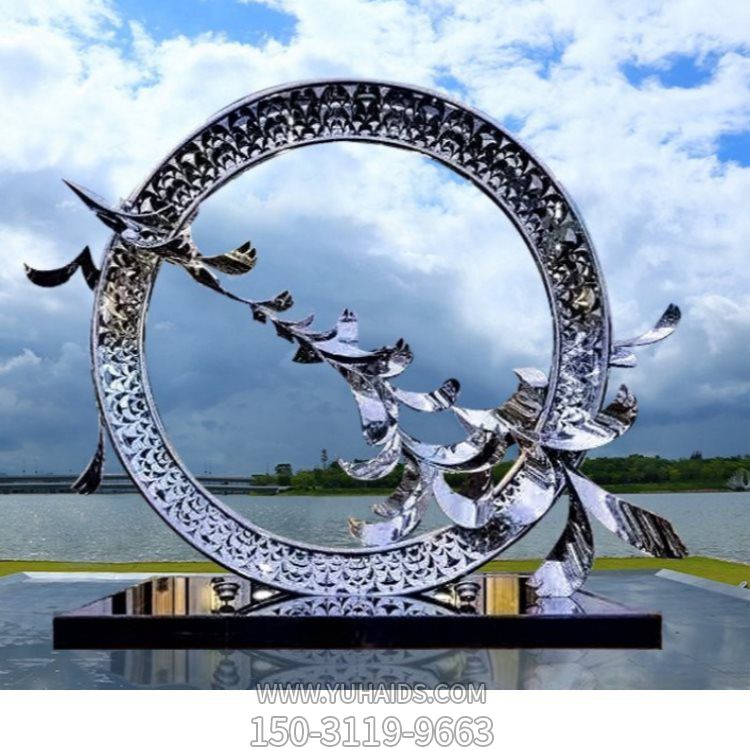 不銹鋼鏤空戶(hù)外會(huì )所水景圓環(huán)擺件雕塑