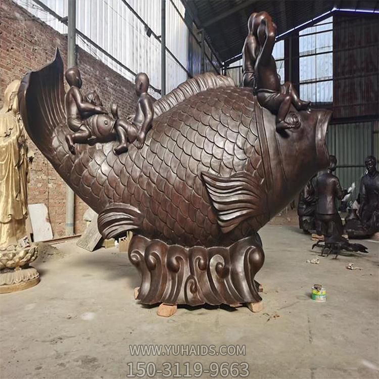 景區園林噴泉水池擺放玻璃鋼仿銅鯉魚(yú)水景雕塑