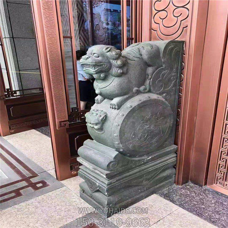 大門(mén)兩側石雕抱鼓石雕塑