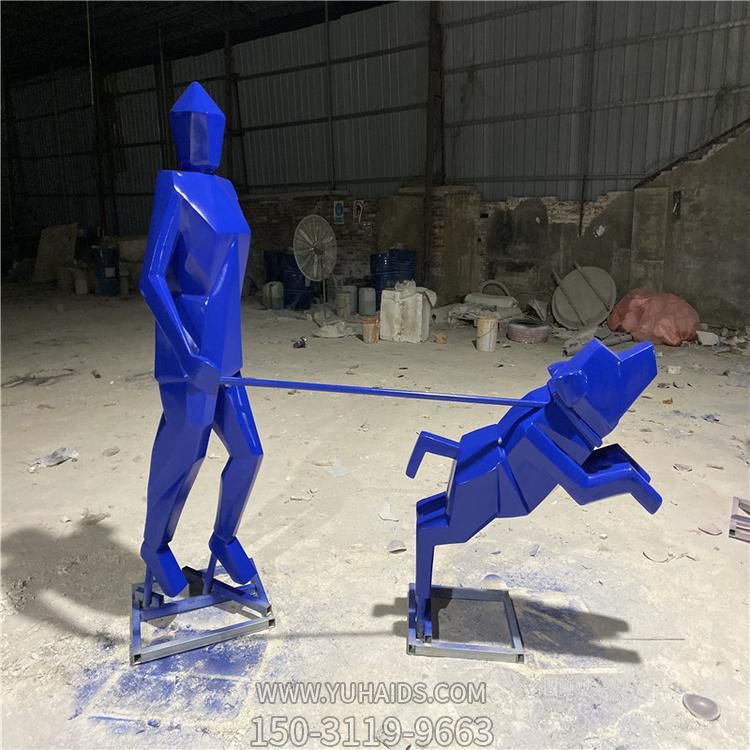 不銹鋼彩繪戶(hù)外商業(yè)街街頭創(chuàng  )意遛狗的人物景觀(guān)雕塑