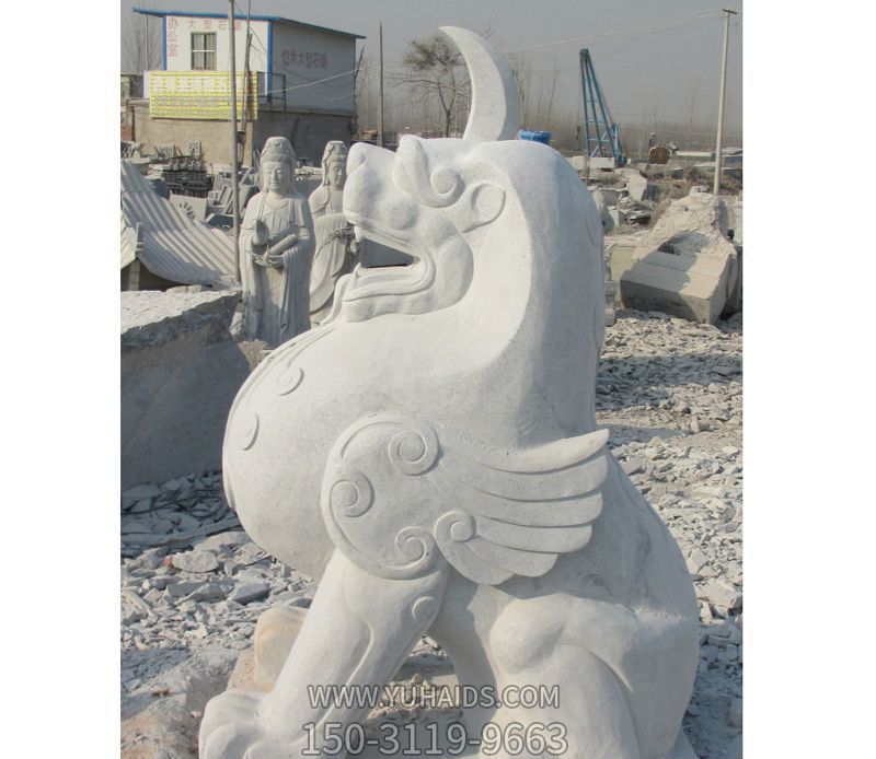 公園倫理擺放的一坐著(zhù)的漢白玉石雕創(chuàng )意獨角獸雕塑