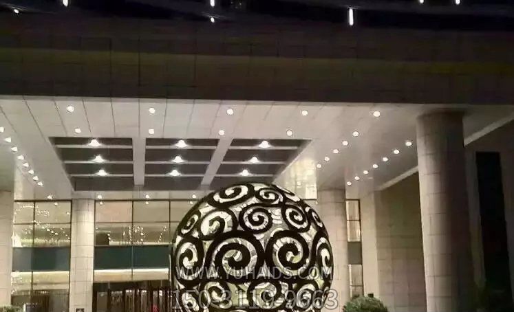 酒店大廈創(chuàng )意抽象鏤空球雕塑