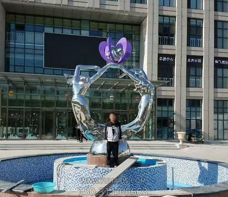 企業(yè)景區噴泉擺放烤漆鏡面不銹鋼花環(huán)雕塑