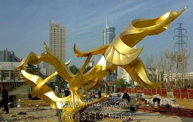 街道創(chuàng )意鍍金飛翔天鵝雕塑
