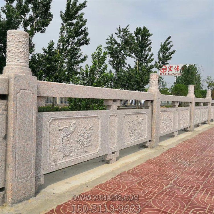 花鳥(niǎo)魚(yú)蟲(chóng)紋飾石雕欄板，云柱石欄桿雕塑