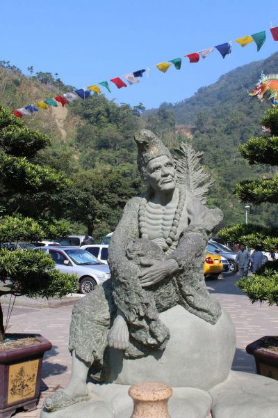 大理石石雕戶(hù)外景區濟公雕塑