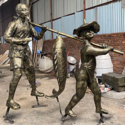 抬鯉魚(yú)，玻璃鋼民俗生活場(chǎng)景雕塑