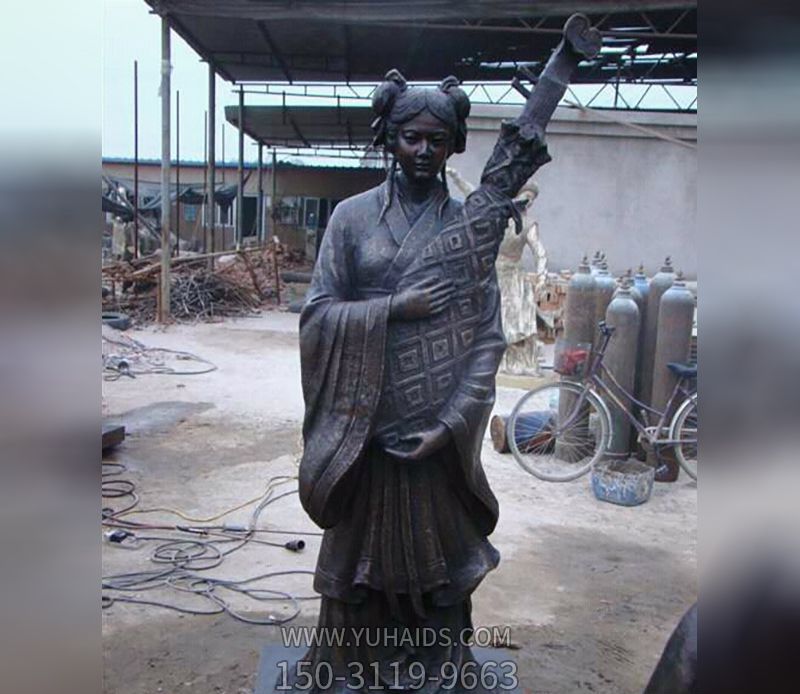 景區創(chuàng )意不銹鋼仿銅抱樂(lè )器的女性雕塑
