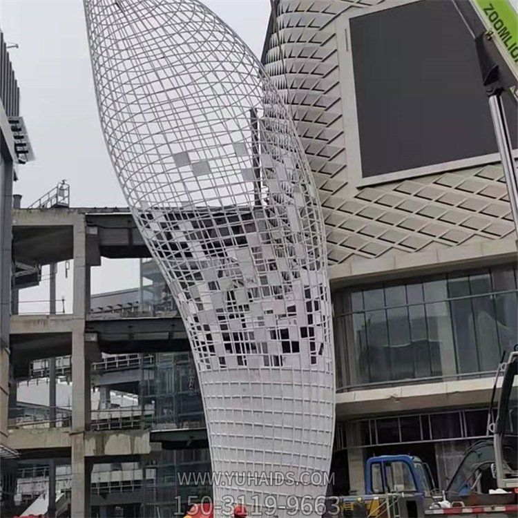 不銹鋼鏤空戶(hù)外園林景觀(guān)大型鯨魚(yú)雕塑