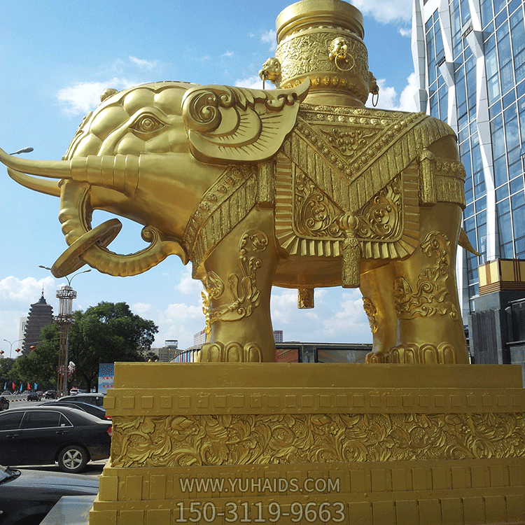 漆金大象，賓館大門(mén)錢(qián)的泰式大象雕塑