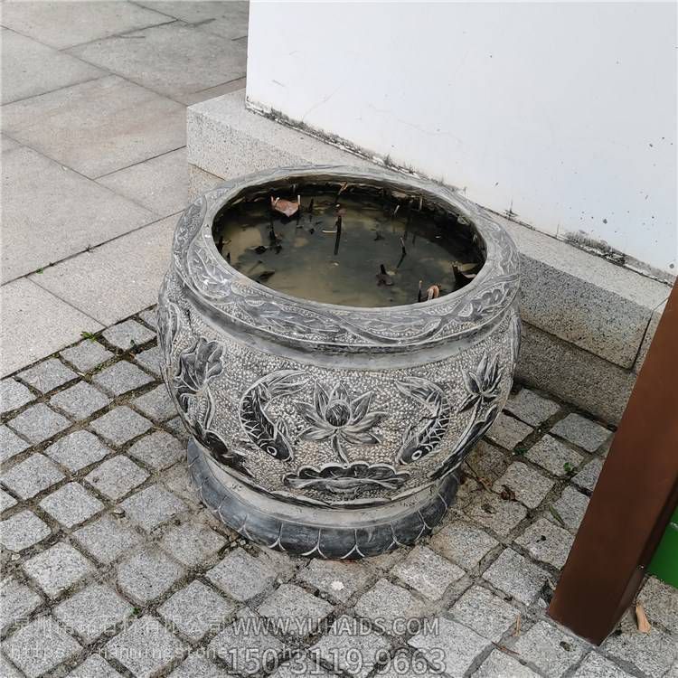 庭院擺放芝麻黑仿古魚(yú)缸花盆雕塑