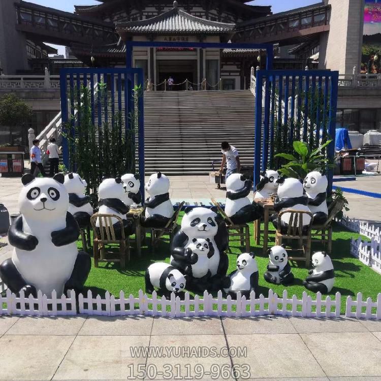 公園游樂(lè )場(chǎng)玻璃鋼卡通熊貓雕塑