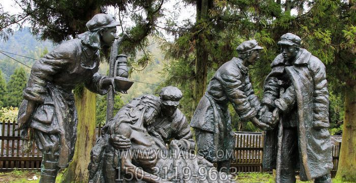 公園銅雕創(chuàng )意救人的紅軍雕塑