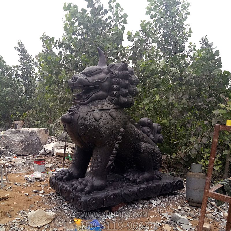公園擺放的坐著(zhù)的玻璃鋼噴漆獬豸雕塑