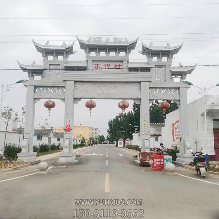 村莊石牌坊，三間四柱道路過(guò)道牌坊雕塑