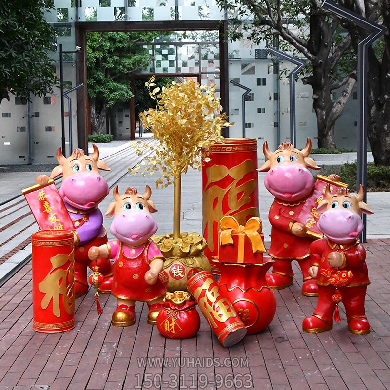 商業(yè)街擺放一群招財進(jìn)寶玻璃鋼牛雕塑