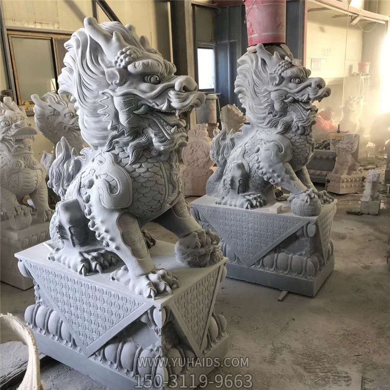 別墅小區創(chuàng )意石雕一對看門(mén)的獅子雕塑