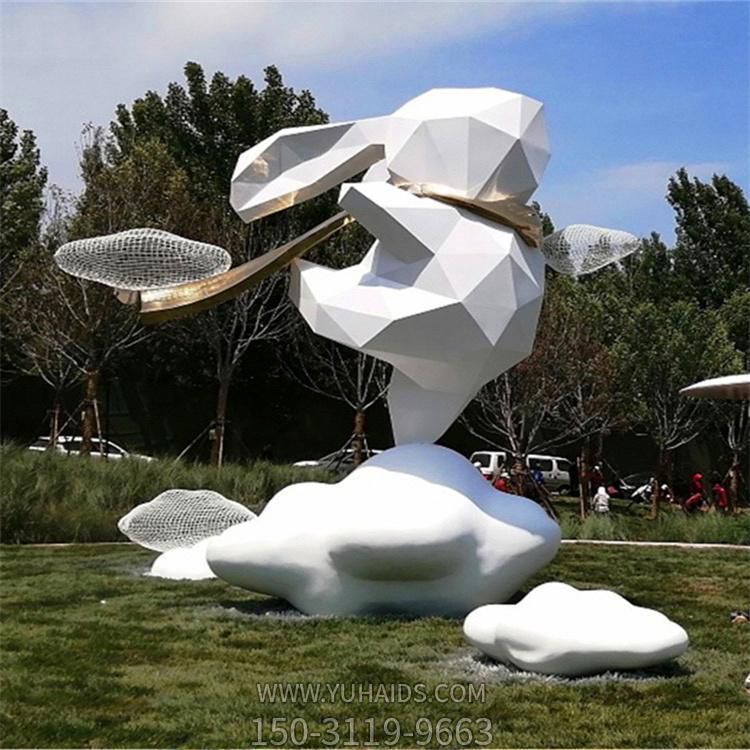 幾何大型戶(hù)外公園腳踩祥云的兔子景觀(guān)雕塑