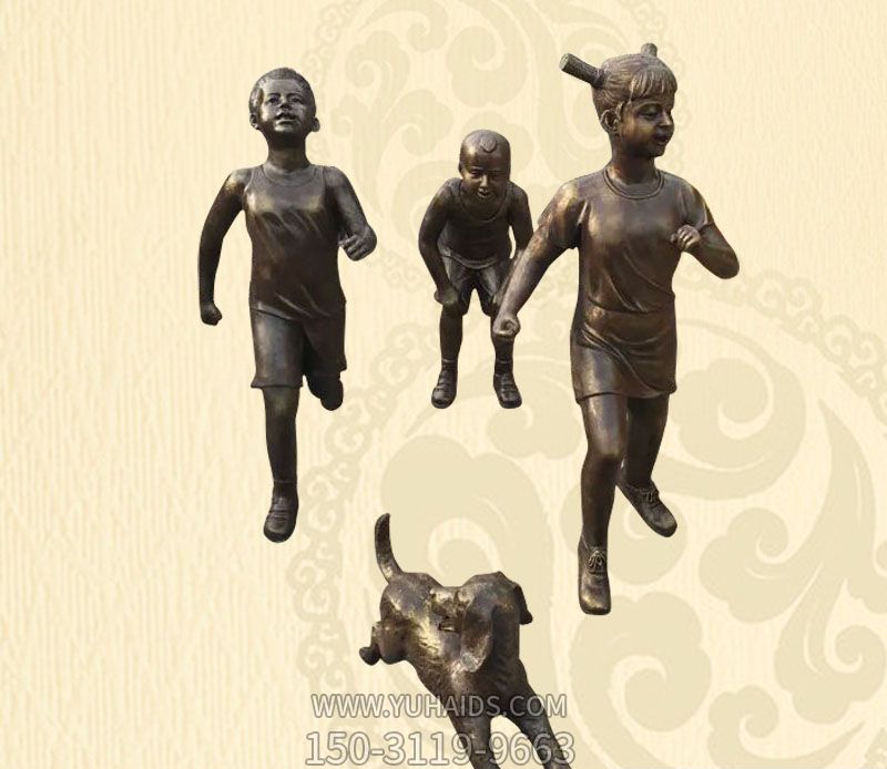 公園廣場(chǎng)創(chuàng )意不銹鋼仿銅小孩子追逐狗雕塑
