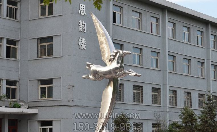 學(xué)校擺放的奔跑的玻璃鋼創(chuàng )意飛馬雕塑