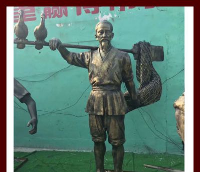 湖邊景區擺放捕魚(yú)的漁翁玻璃鋼仿銅雕塑