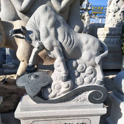石雕砂巖奮進(jìn)牛商鋪室外擺件鎮宅招財