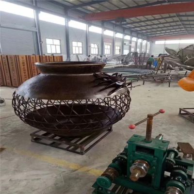 創(chuàng  )意玻璃鋼鏤空景觀(guān)缸雕塑